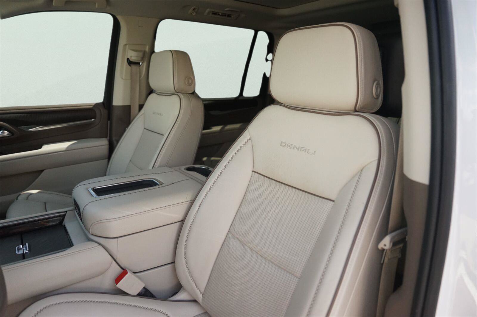 Used 2024 GMC Yukon XL Denali w/ Denali Reserve Package RWD image 10