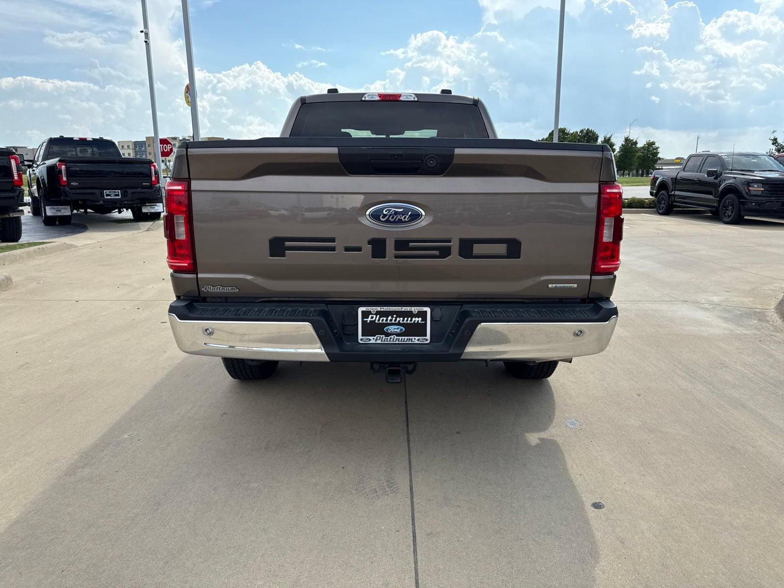 Certified 2022 Ford F150 XLT w/ Trailer Tow Package RWD image 4