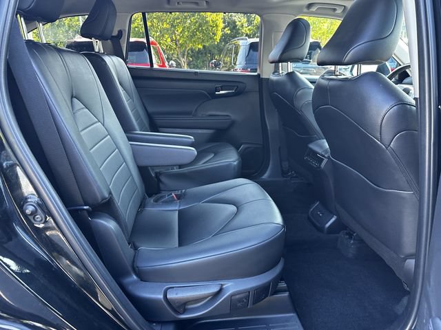 Used 2024 Toyota Highlander XLE AWD/4WD image 35