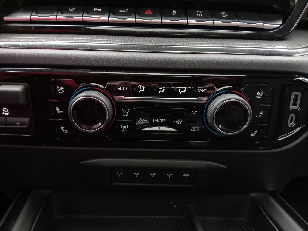 Used 2025 Chevrolet Silverado 2500 ZR2 w/ Technology Package image 26