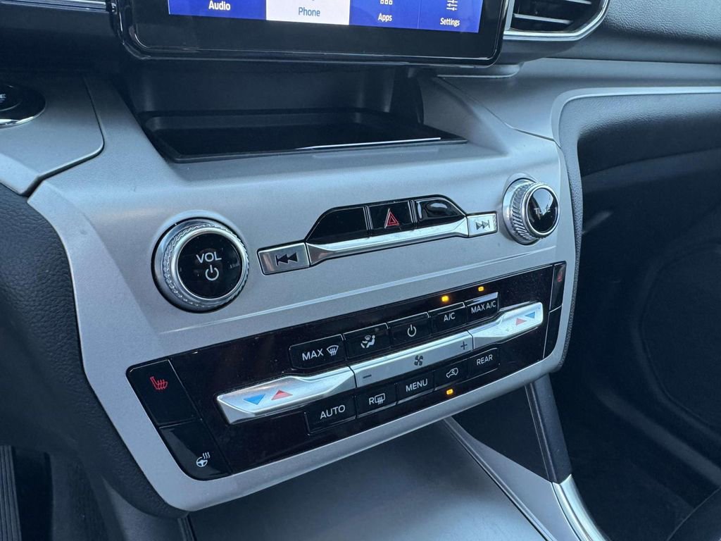 Certified 2022 Ford Explorer XLT w/ Equipment Group 202A image 18