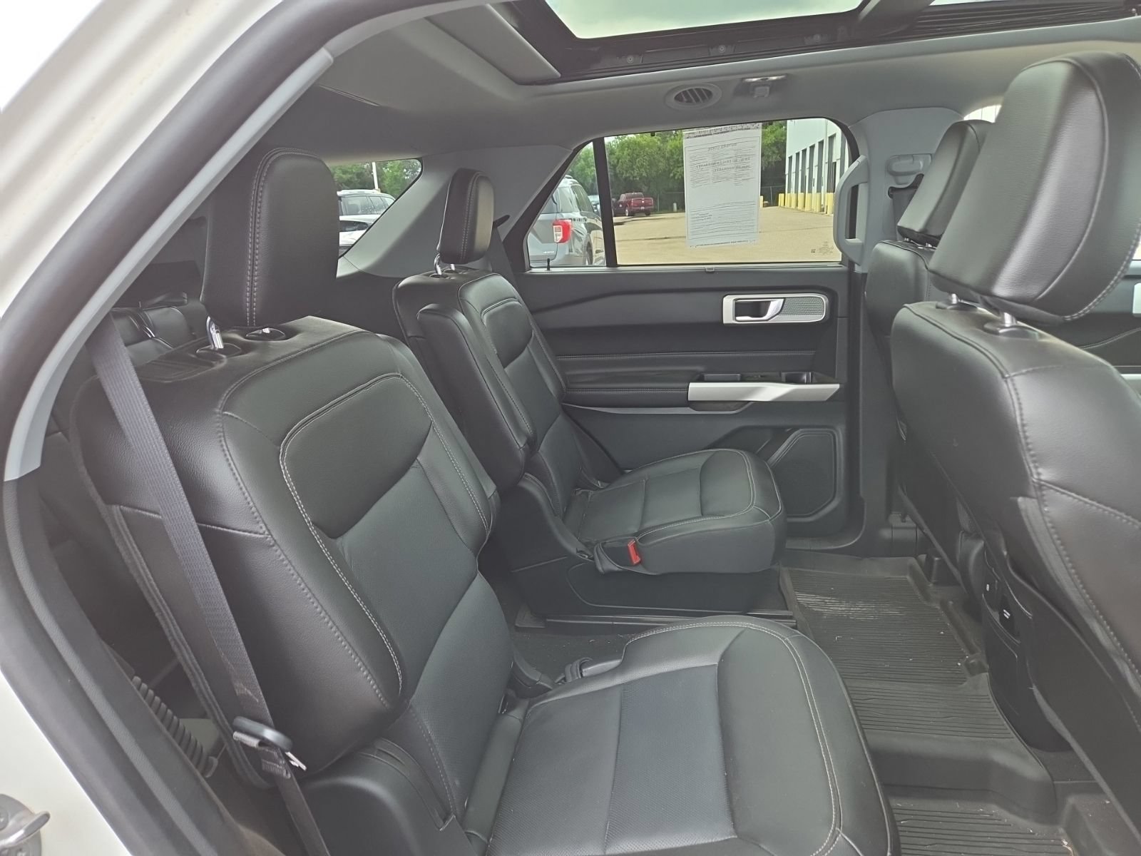 Certified 2022 Ford Explorer Limited w/ Equipment Group 301A AWD/4WD image 12
