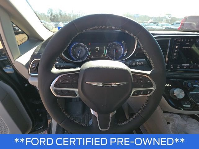 Used 2023 Chrysler Pacifica Limited w/ Uconnect Theater Family Group image 10