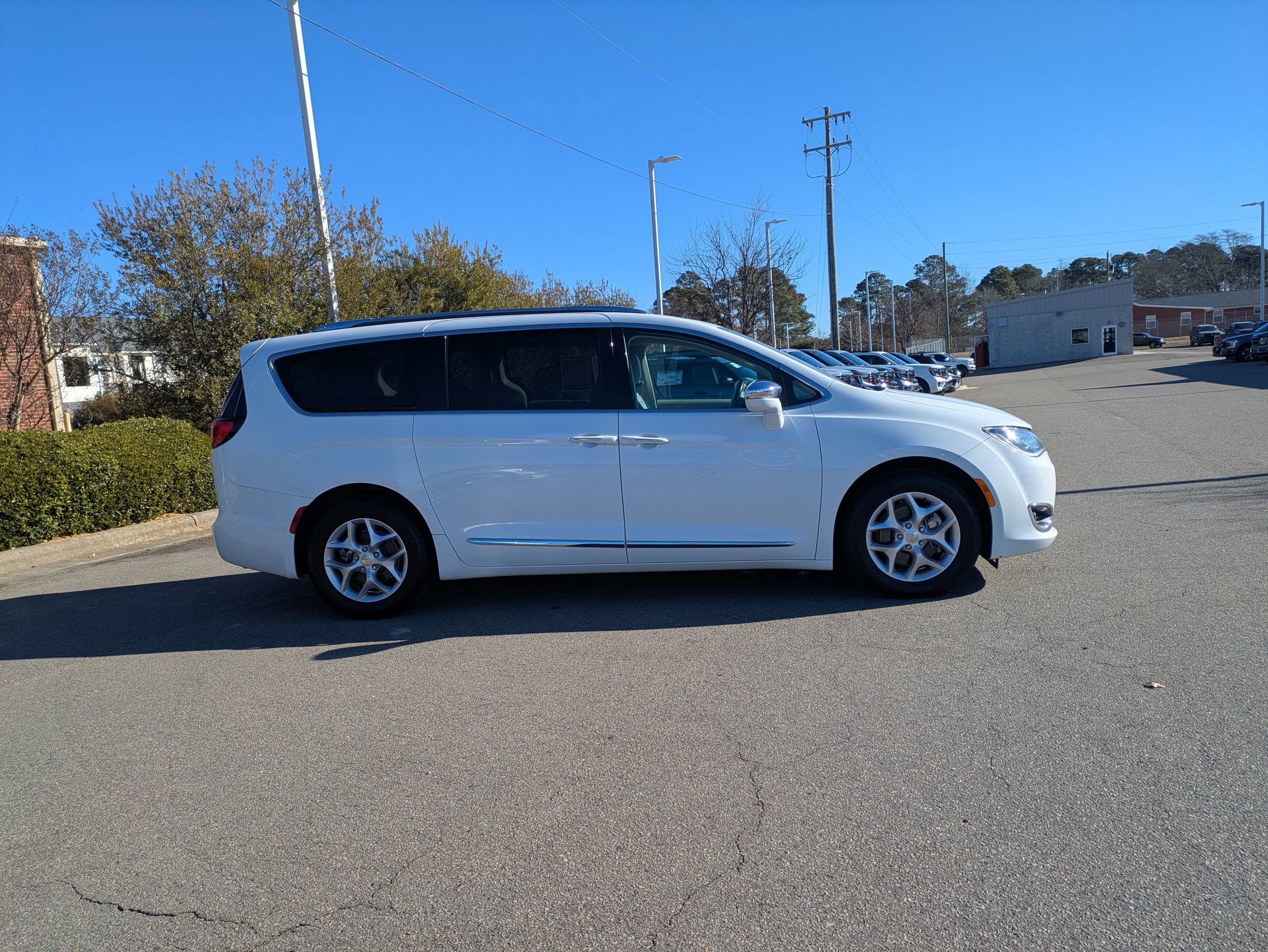 Used 2020 Chrysler Pacifica Limited image 6