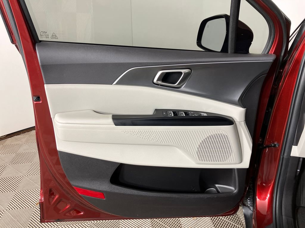 Used 2024 Kia Carnival LX image 23