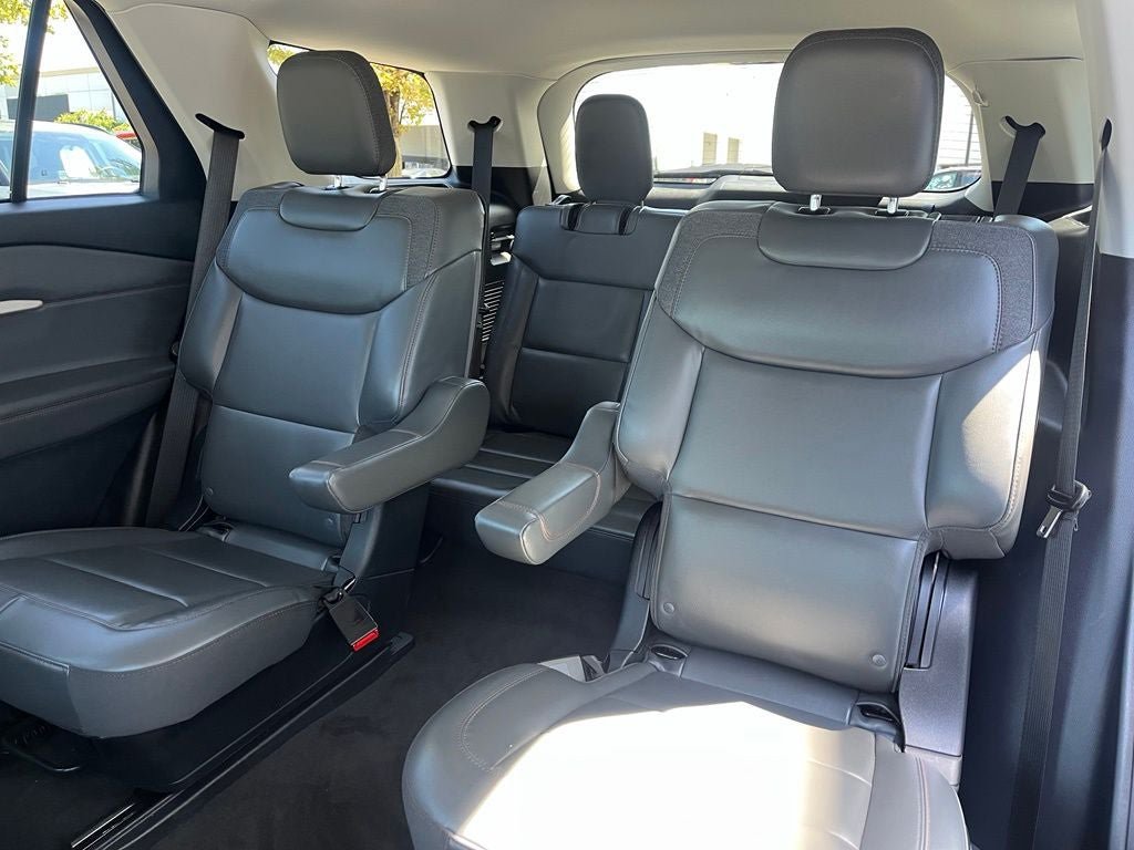 Certified 2025 Ford Explorer Active w/ Active Comfort Package AWD/4WD image 14