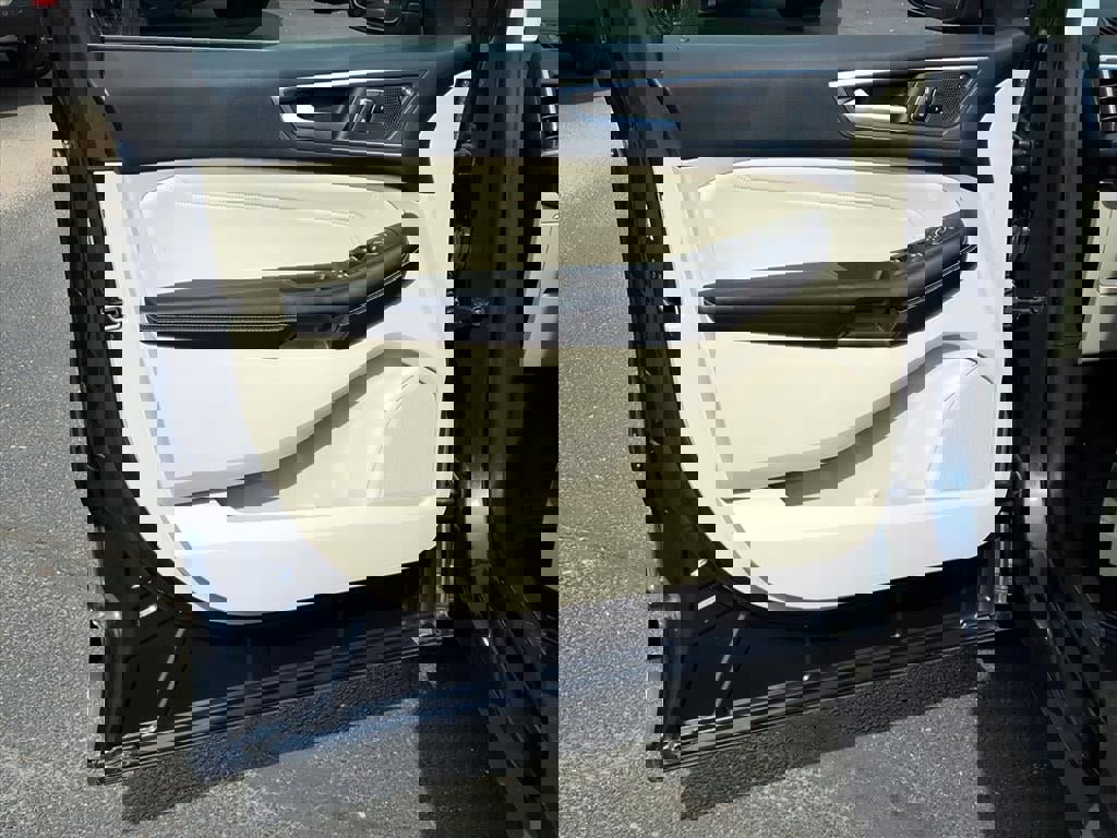 Certified 2024 Ford Edge Titanium w/ Equipment Group 301A image 21