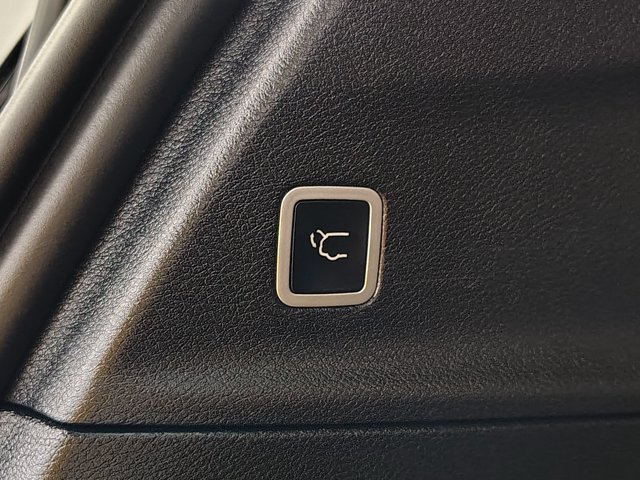 Used 2025 Chrysler Pacifica Select FWD image 17