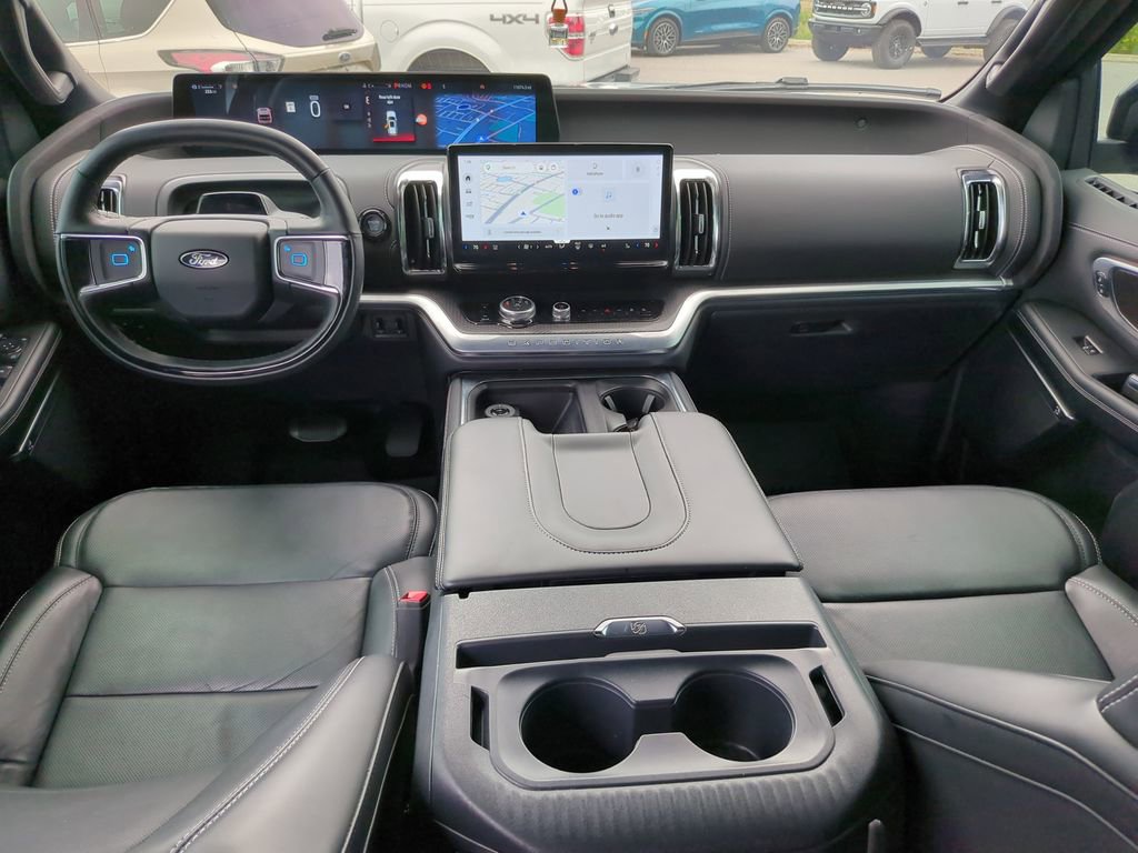 Certified 2025 Ford Expedition Platinum w/ Stealth Performance Package AWD/4WD image 16