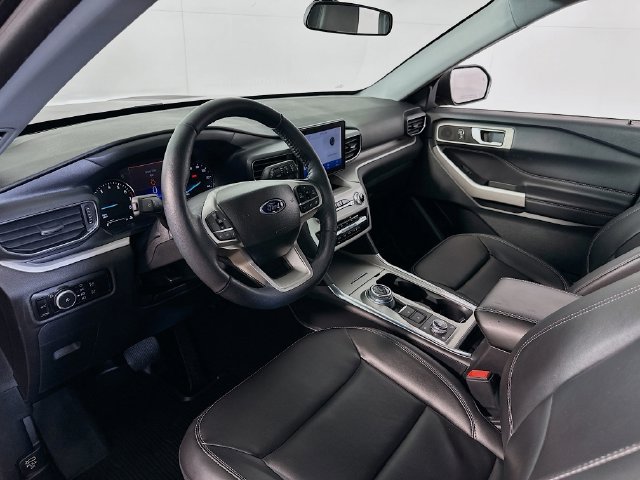 Certified 2023 Ford Explorer XLT w/ Equipment Group 202A AWD/4WD image 13