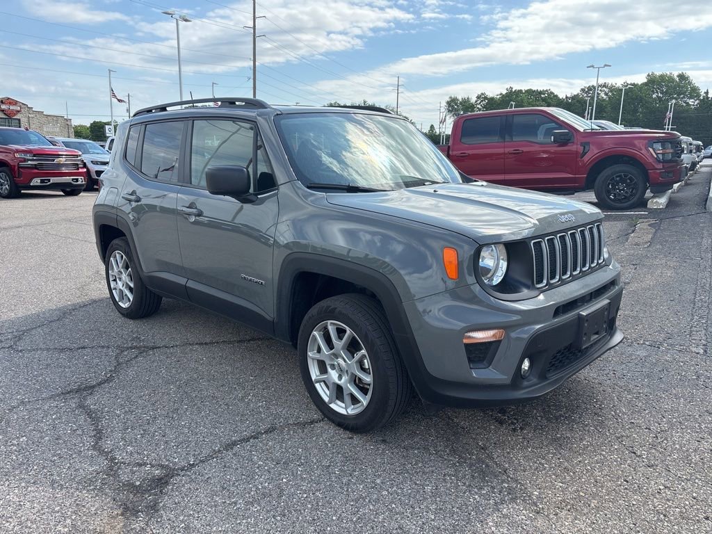 Used 2022 Jeep Renegade Latitude w/ Convenience Group AWD/4WD image 1
