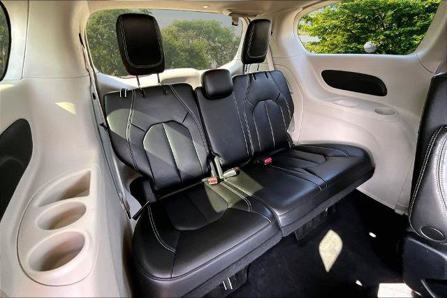 Used 2023 Chrysler Pacifica Touring-L FWD image 27