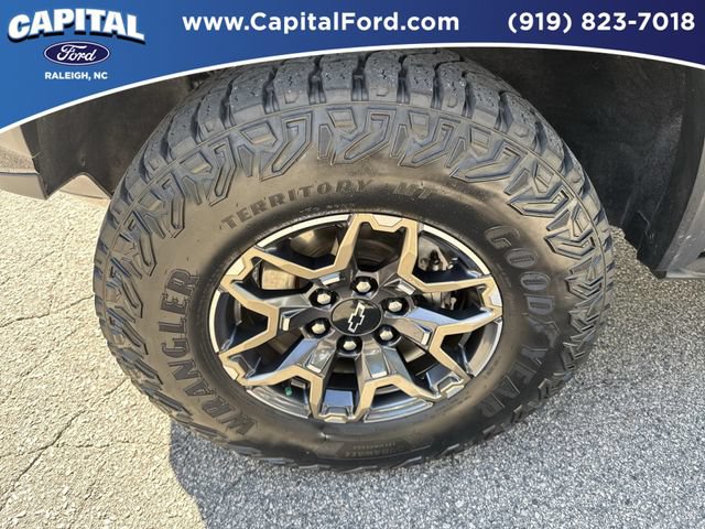 Used 2025 Chevrolet Colorado ZR2 w/ Technology Package AWD/4WD image 13