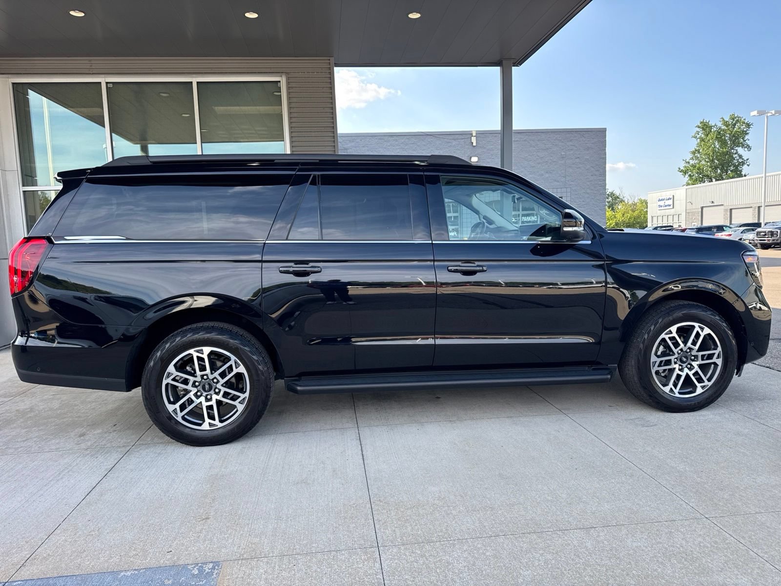 Certified 2025 Ford Expedition Max Active AWD/4WD image 9