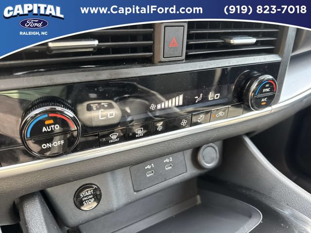 Used 2025 Nissan Rogue SV FWD image 29