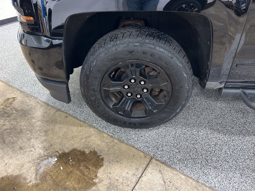 Used 2018 Chevrolet Silverado 1500 LT w/ Midnight Edition AWD/4WD image 25