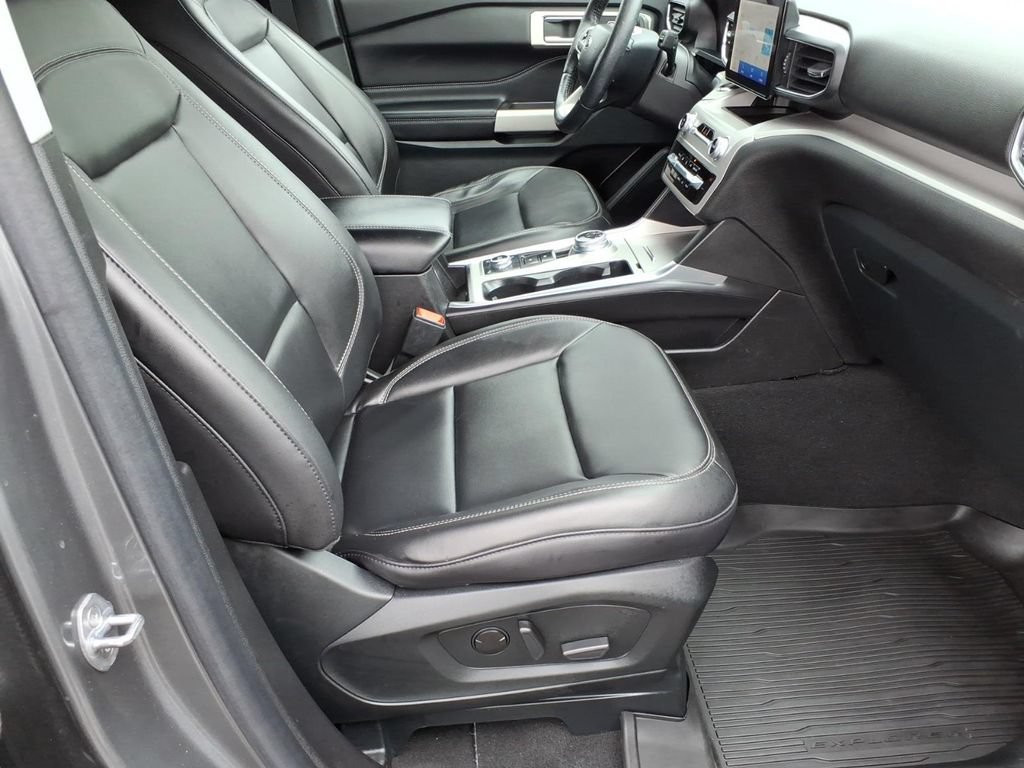 Certified 2023 Ford Explorer XLT w/ Equipment Group 202A AWD/4WD image 8