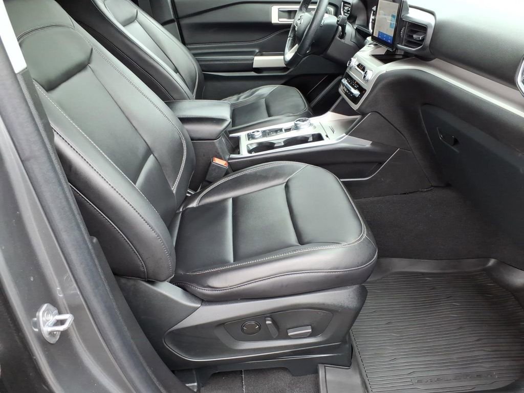 Certified 2023 Ford Explorer XLT w/ Equipment Group 202A AWD/4WD image 8