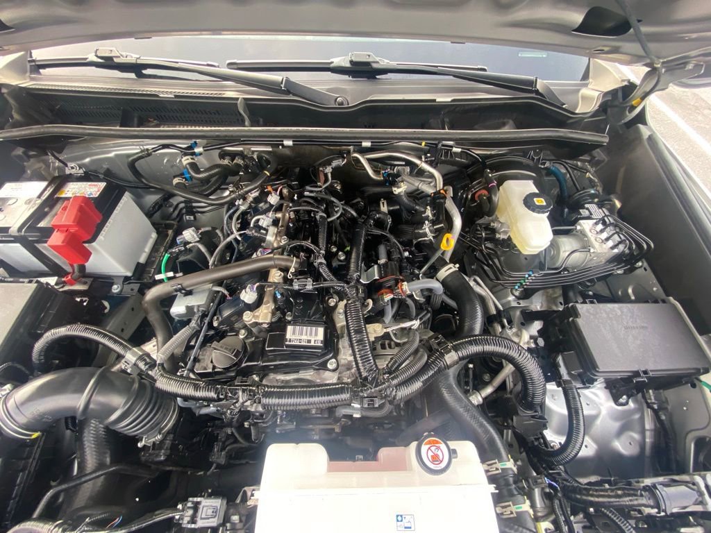 Used 2025 Toyota 4Runner SR5 AWD/4WD image 30