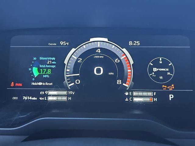 Used 2026 Toyota Tundra Limited AWD/4WD image 18