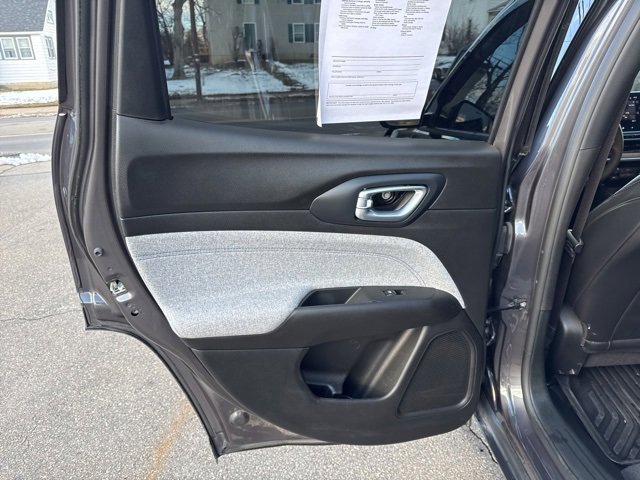 Used 2024 Jeep Compass Latitude image 34