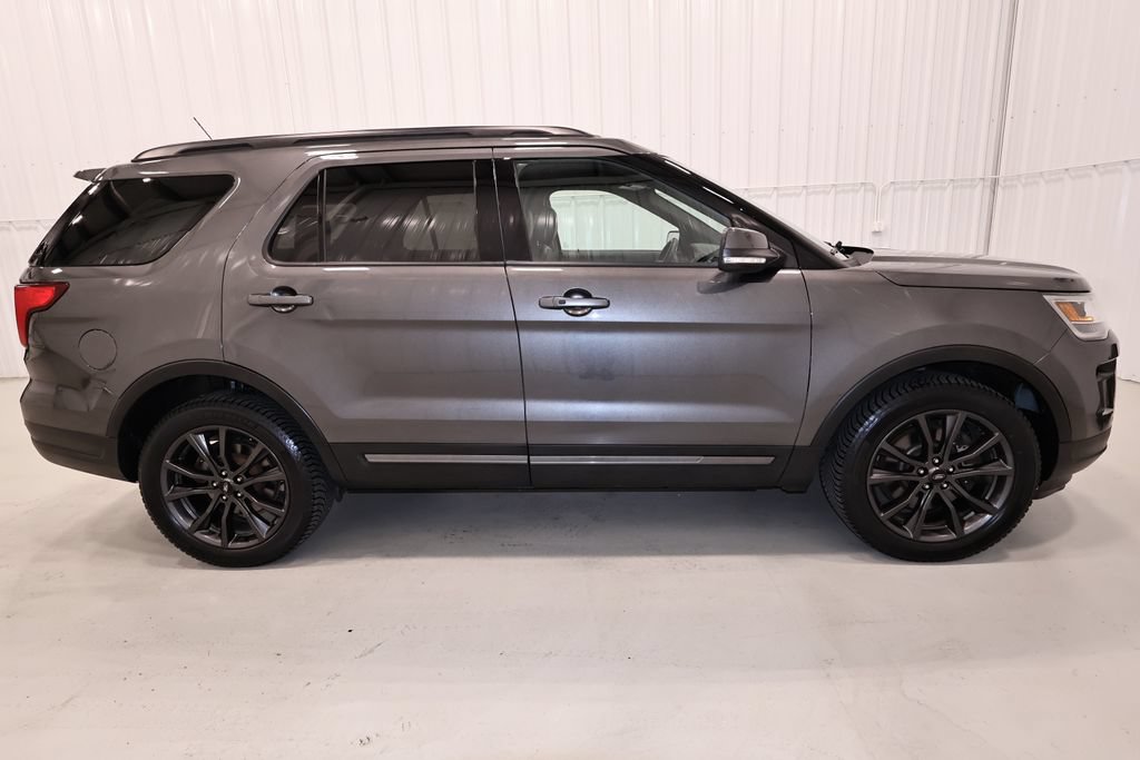 Certified 2018 Ford Explorer XLT w/ Equipment Group 202A AWD/4WD image 2