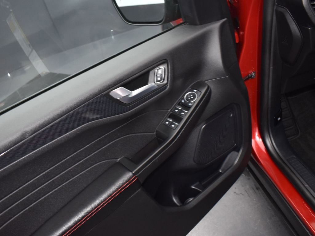 Certified 2025 Ford Escape ST-Line image 9