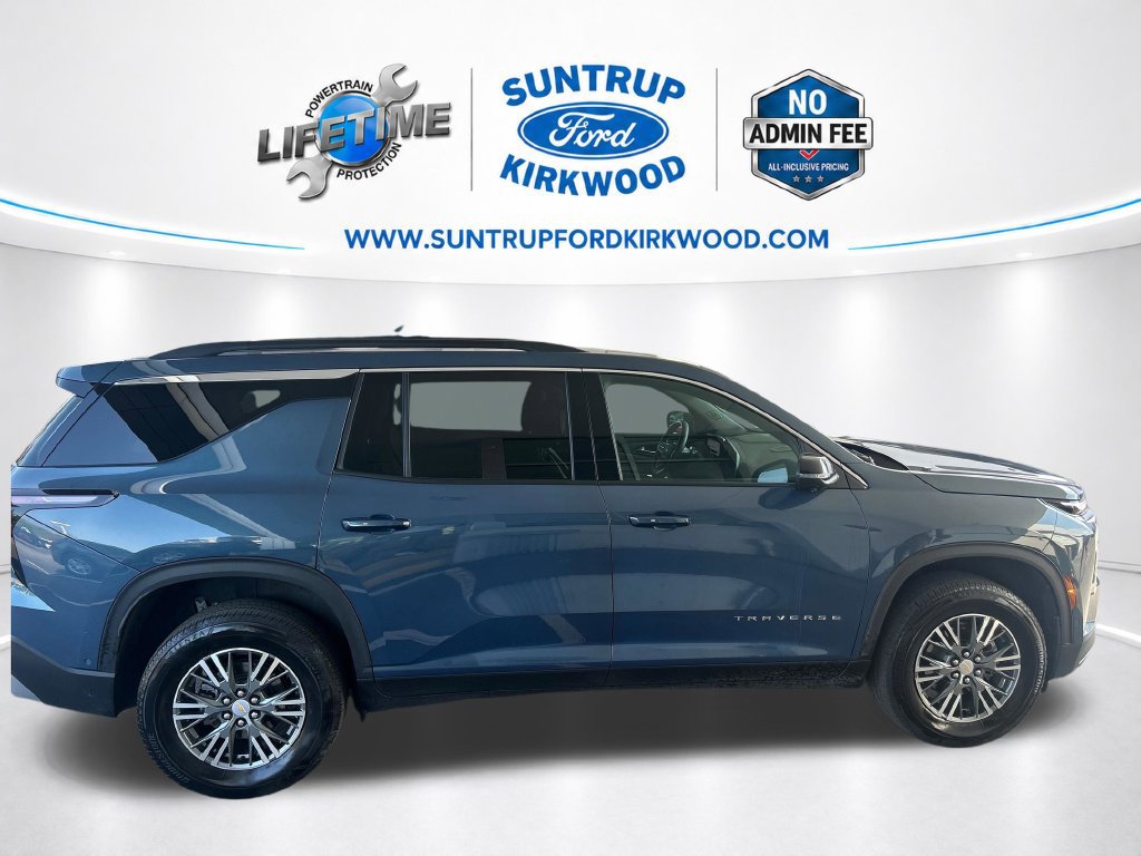 Used 2024 Chevrolet Traverse LT w/ Enhanced Driving Package FWD image 8
