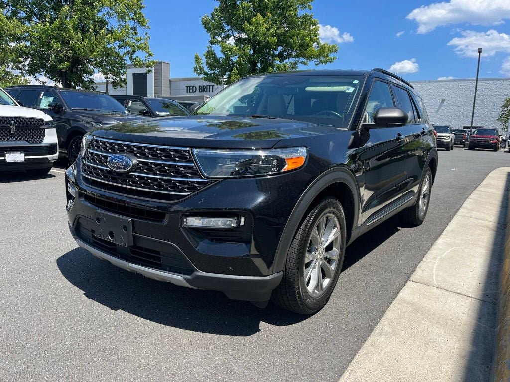 Certified 2022 Ford Explorer XLT w/ Equipment Group 202A AWD/4WD image 3