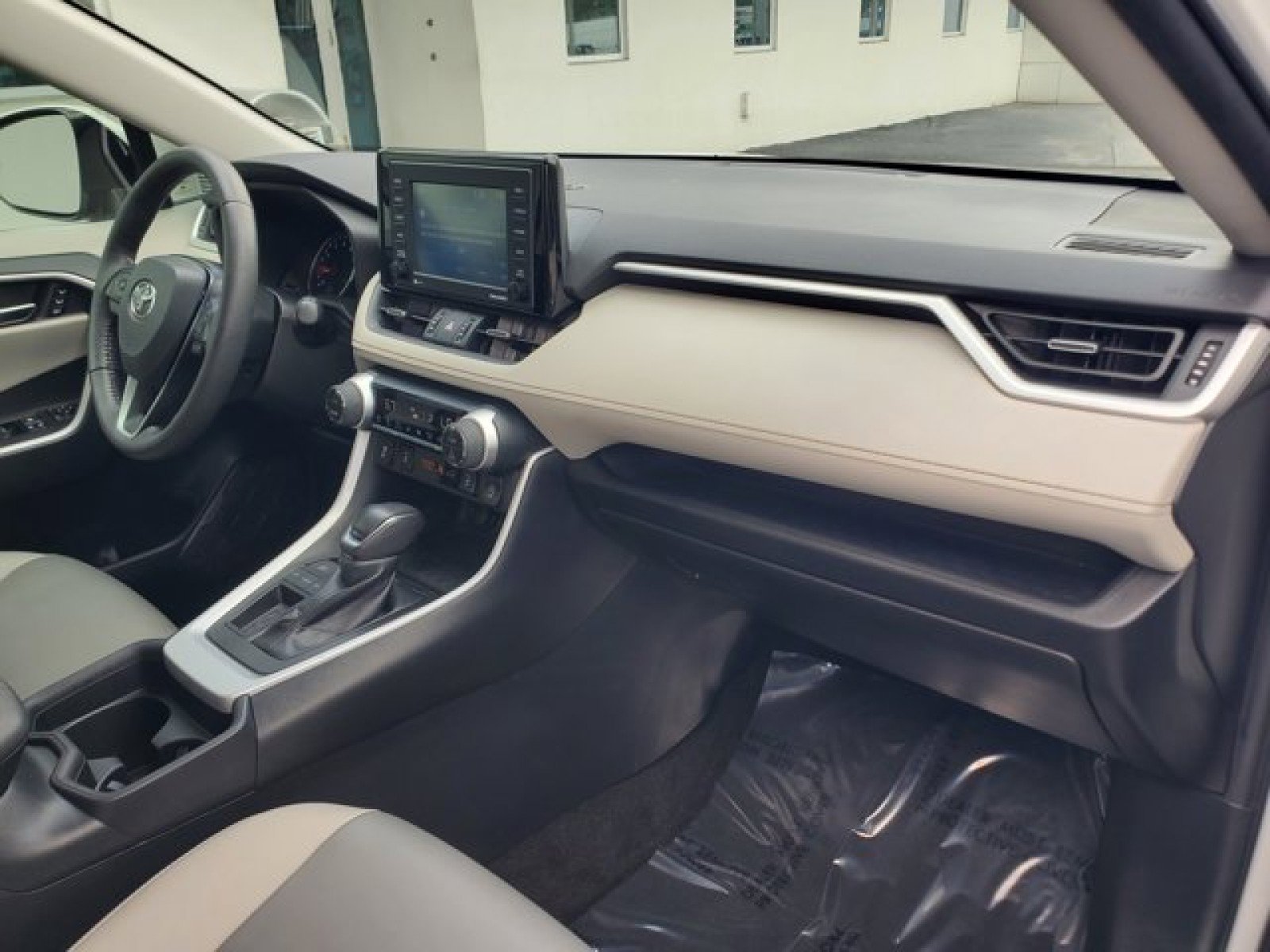 Used 2021 Toyota RAV4 XLE Premium image 36