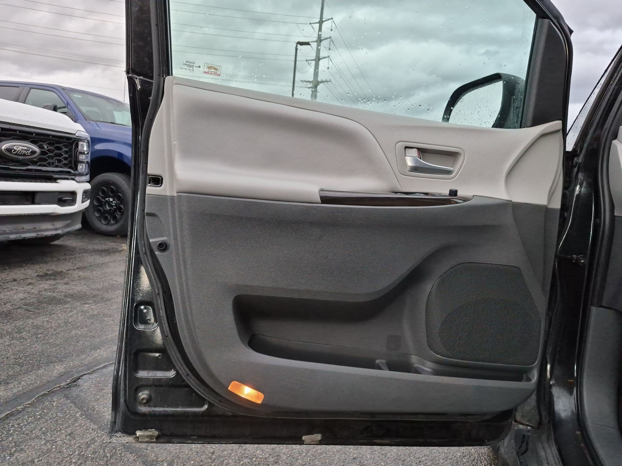Used 2020 Toyota Sienna XLE FWD image 15