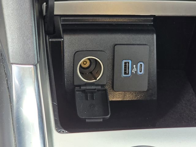 Certified 2022 Ford Explorer XLT w/ Equipment Group 202A image 21