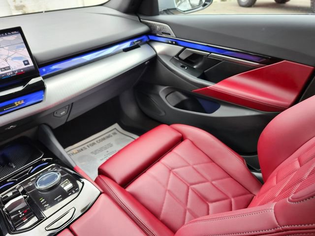 Used 2024 BMW 540i xDrive w/ Premium Package image 13