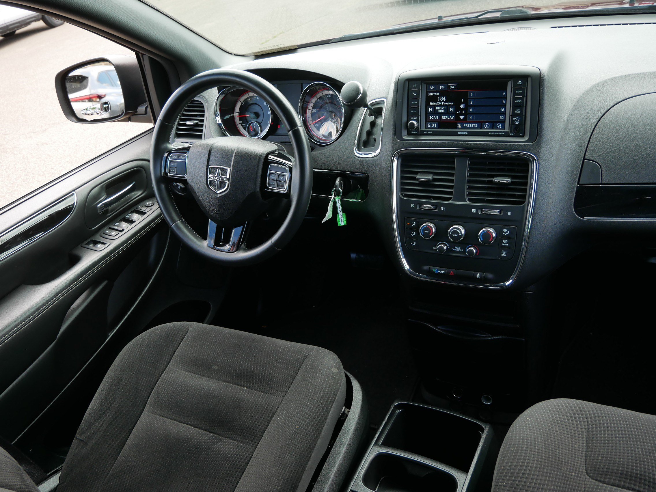 Used 2018 Dodge Grand Caravan SE FWD image 9