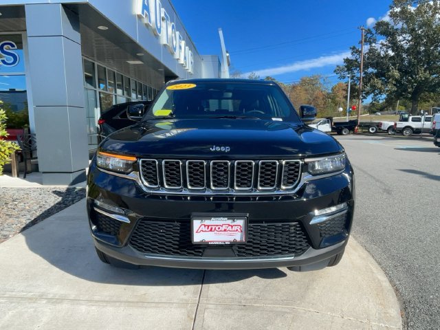Used 2023 Jeep Grand Cherokee Limited AWD/4WD image 2
