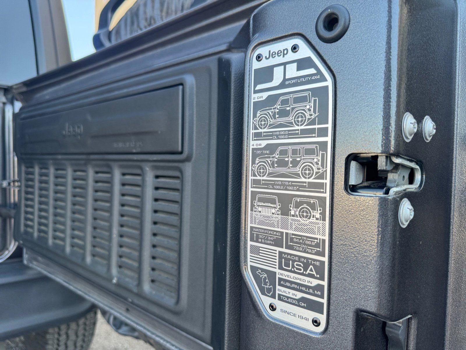 Used 2025 Jeep Wrangler Sport image 19