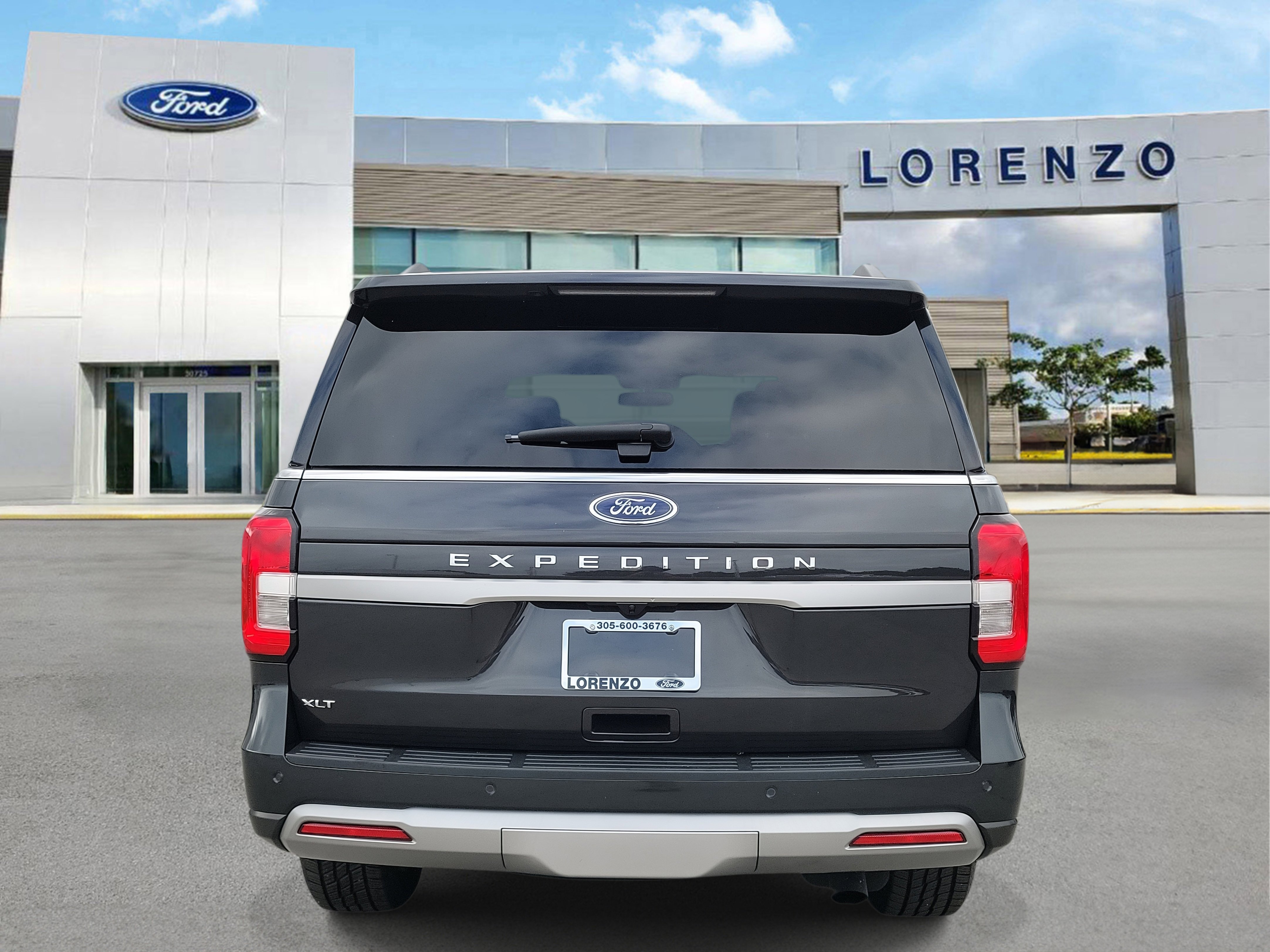 Certified 2024 Ford Expedition XLT image 6