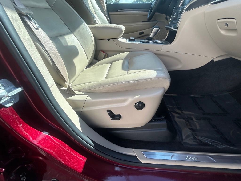 Used 2017 Jeep Grand Cherokee Limited image 25