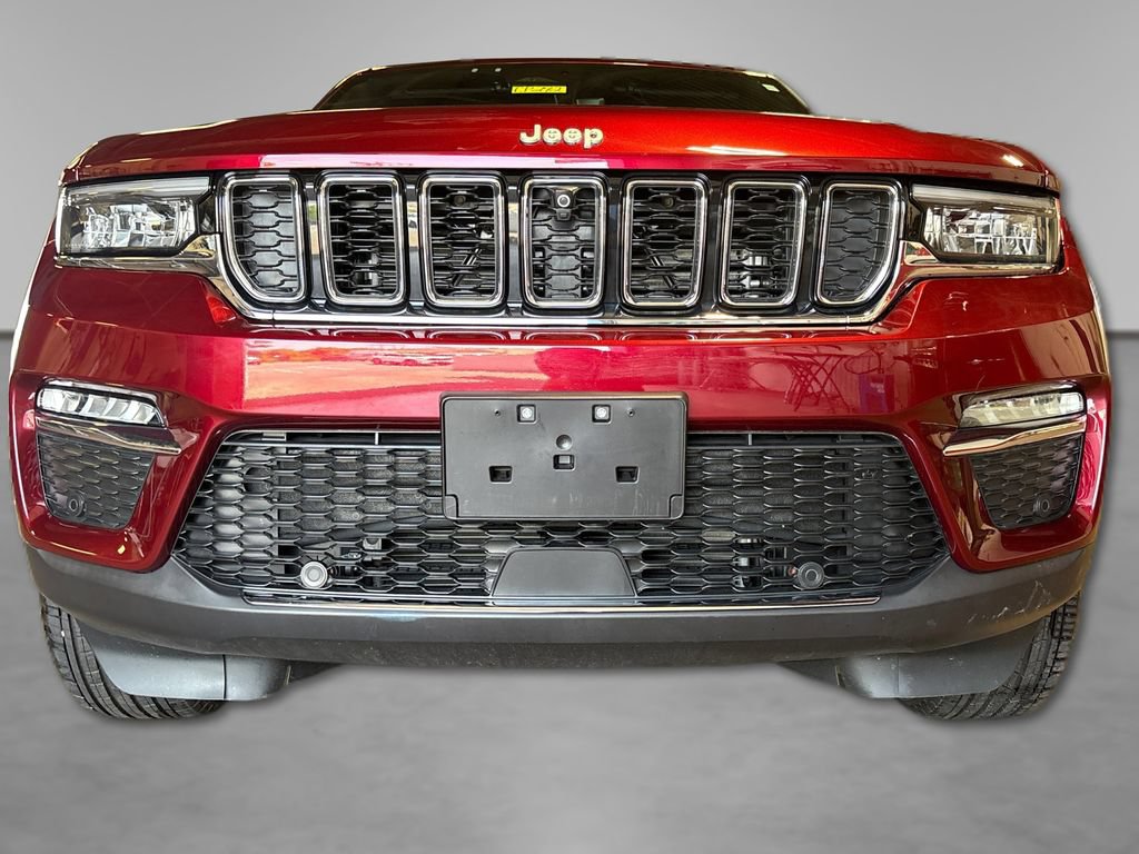 Used 2025 Jeep Grand Cherokee Limited w/ Luxury Tech Group II AWD/4WD image 16