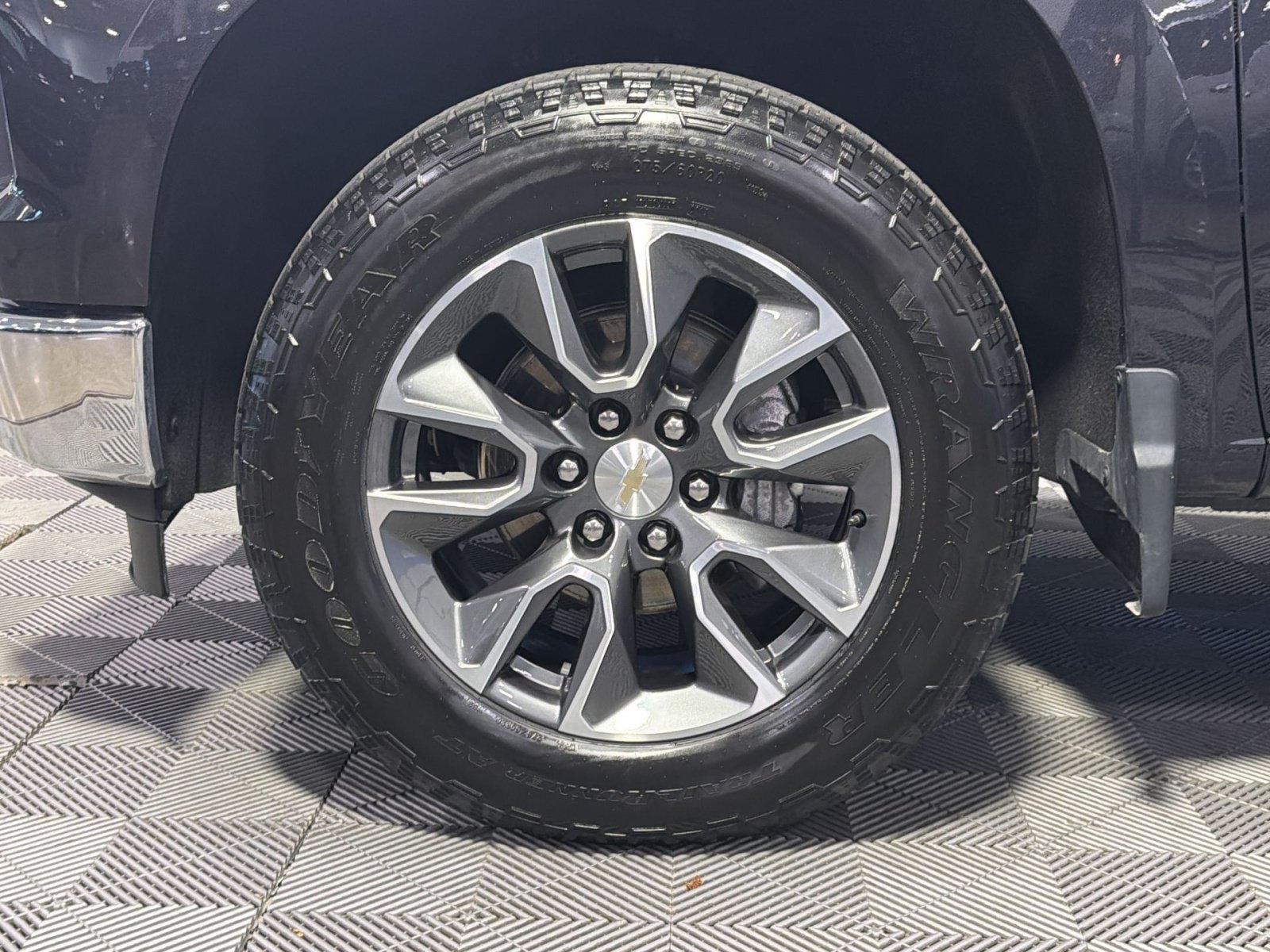 Used 2024 Chevrolet Silverado 1500 LT AWD/4WD image 16
