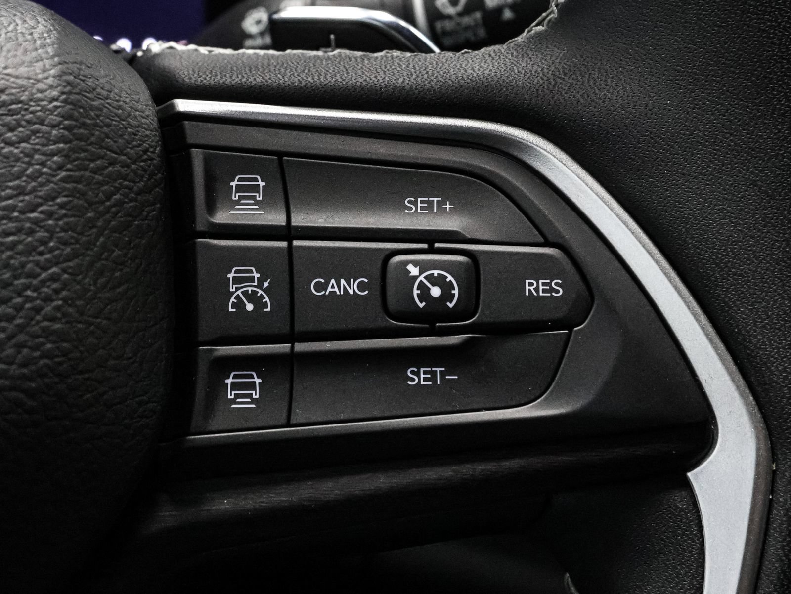 Used 2023 Jeep Grand Cherokee Limited AWD/4WD image 33