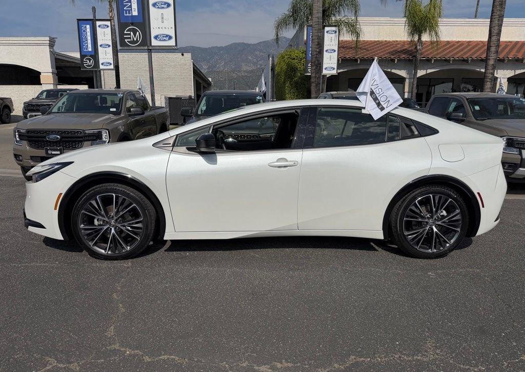 Used 2025 Toyota Prius XLE image 5