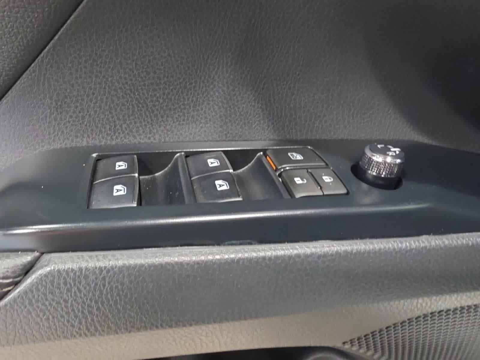 Used 2019 Toyota Camry FWD image 21