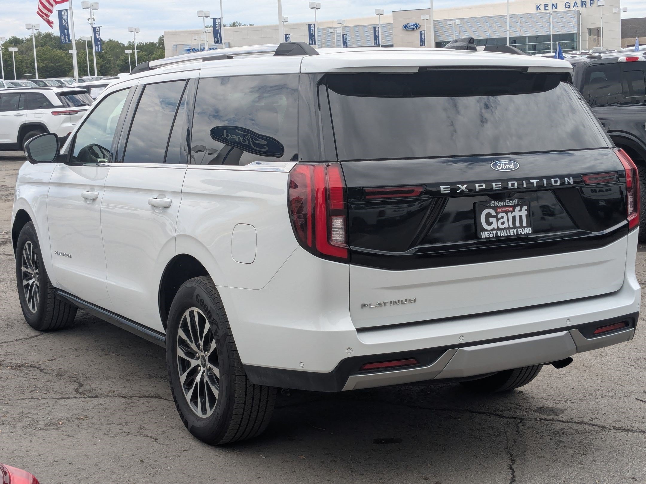 Certified 2025 Ford Expedition Platinum AWD/4WD image 8