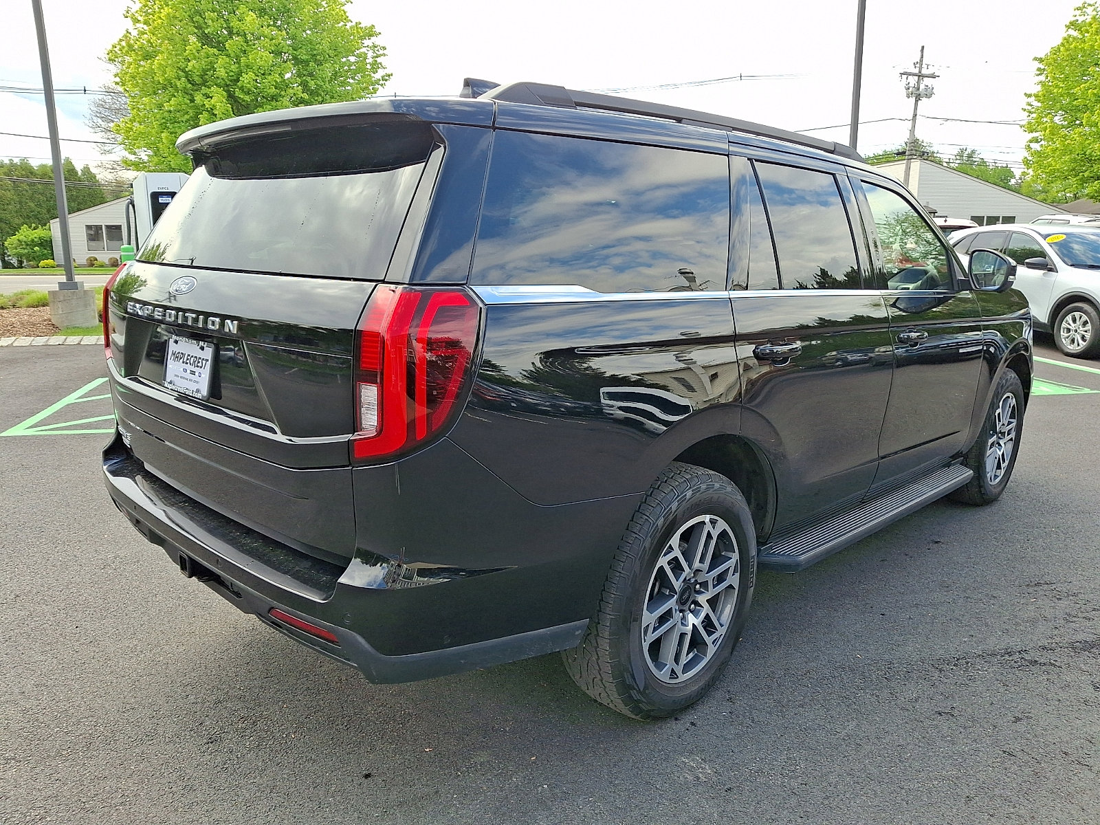 Certified 2025 Ford Expedition Active AWD/4WD image 5