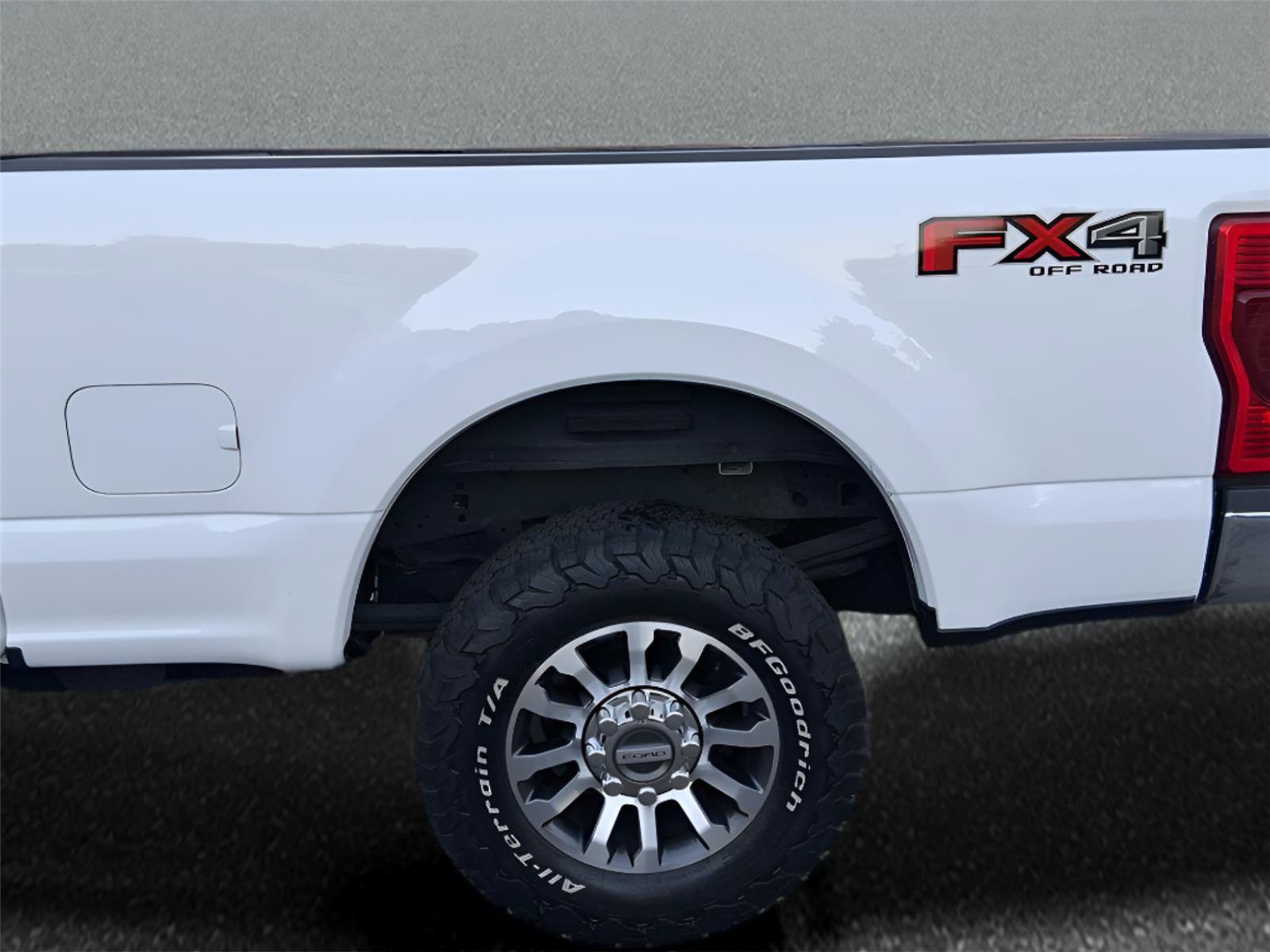 Certified 2022 Ford F250 4x4 Crew Cab Super Duty image 6