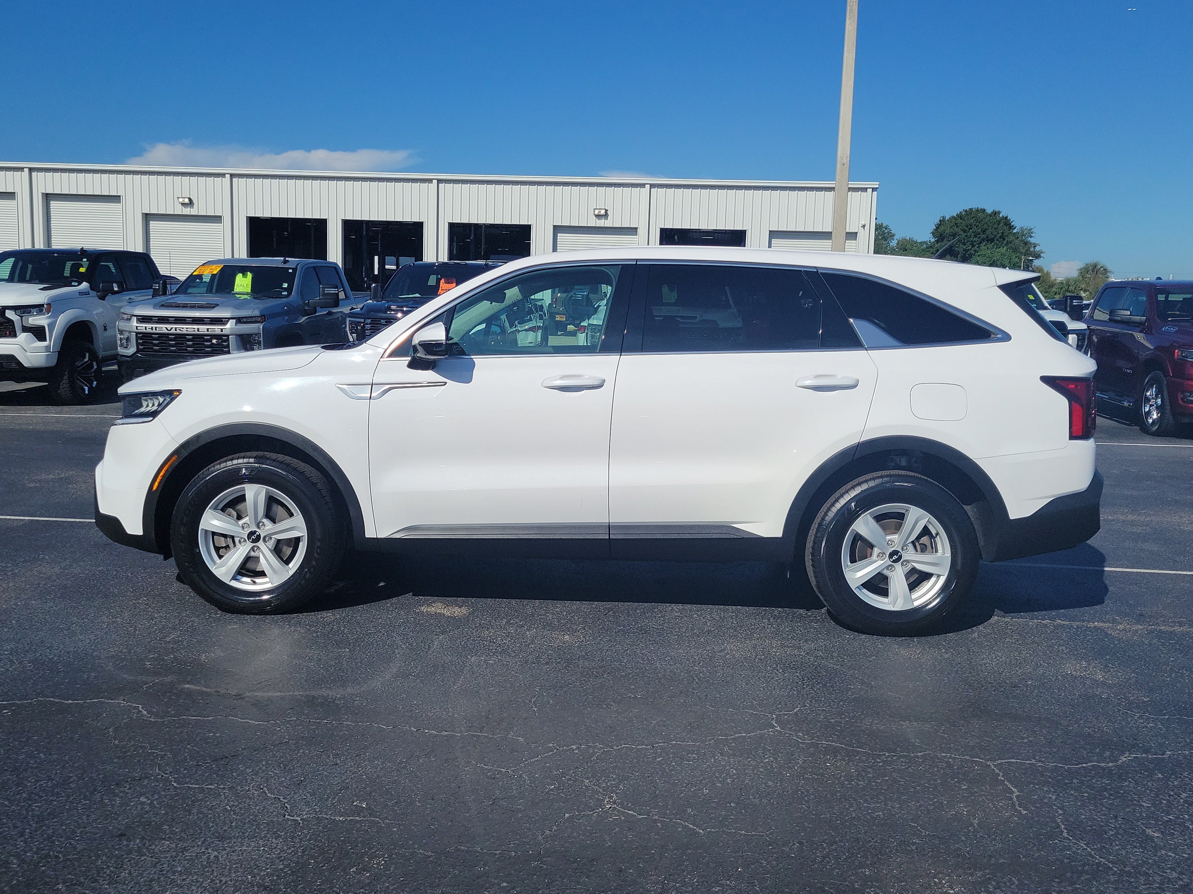Used 2023 Kia Sorento LX AWD/4WD image 6