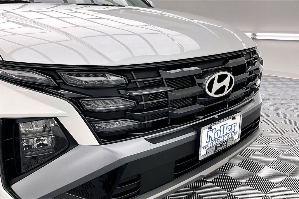 Used 2025 Hyundai Tucson SE FWD image 28