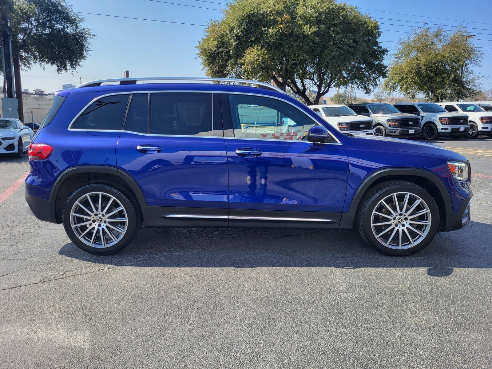 Used 2021 Mercedes-Benz GLB 250 image 2