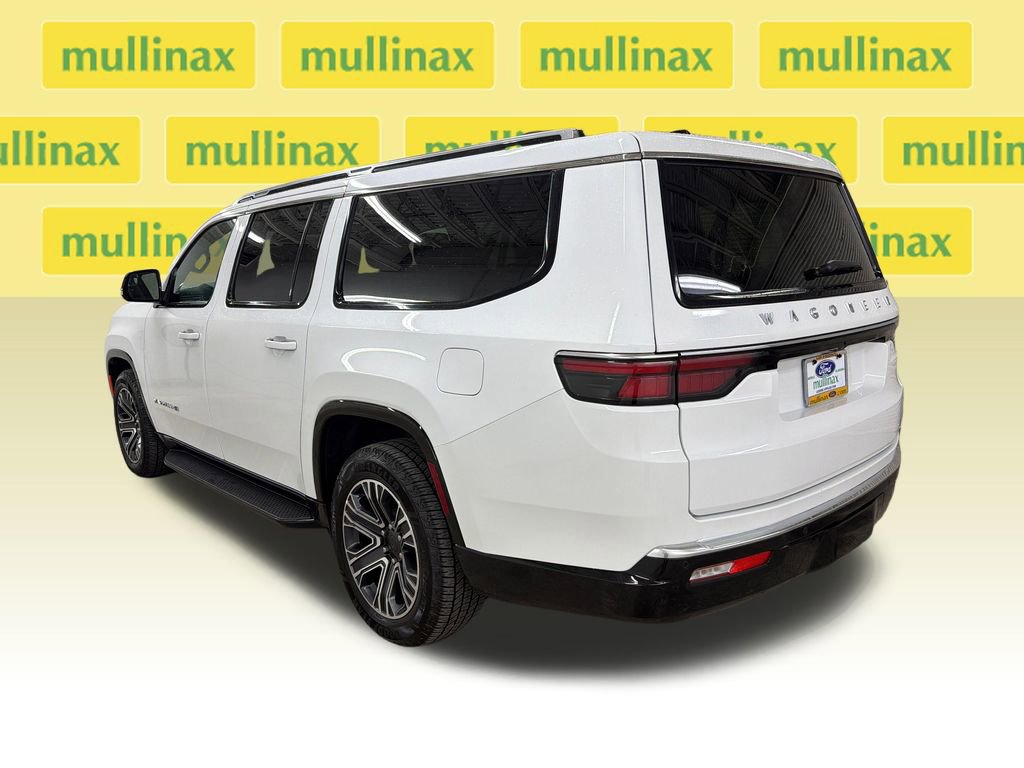 Used 2024 Jeep Wagoneer L Series II w/ Flexible Seating Group AWD/4WD image 10